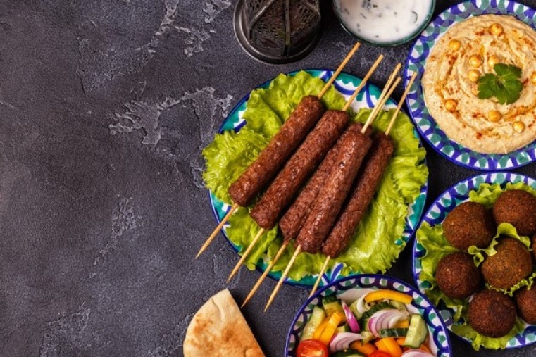 Média réf. 315 (1/1): Trio libanais : Falafels, houmous et keftas accompagnés de leur sauce yaourt/concombre